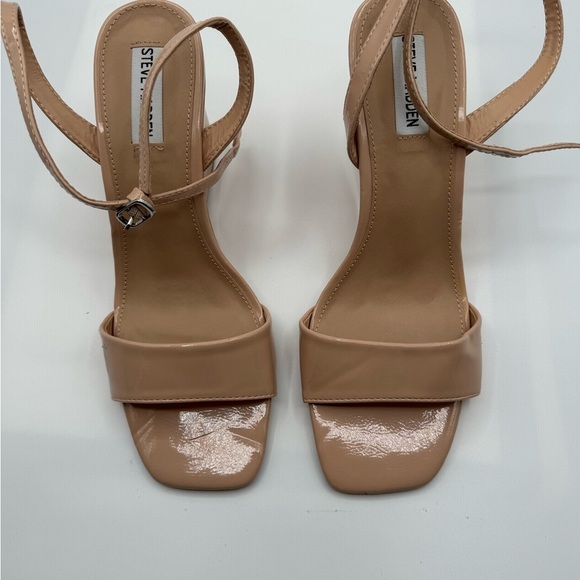 Steve Madden Shapely Wedge Sandal In Tan Patent (Cream)- Reemoly never worn - Picture 4 of 5